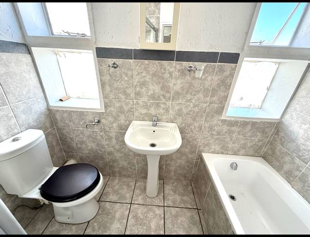 2 BEDROOM APARTMENT TO LET IN WINDSOR EAST
